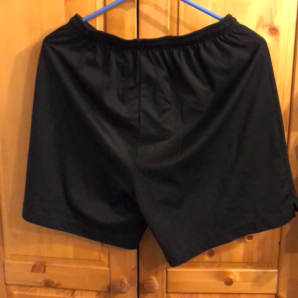 Diadora black shorts size m has drawstring - Picture 2 of 2